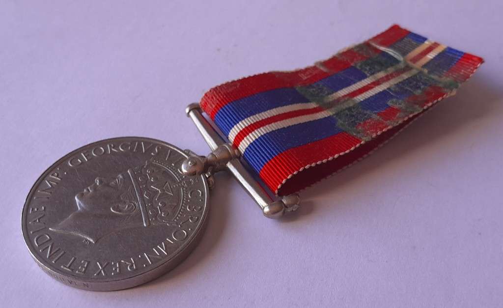 WW2 War Medal 1939-1945 To `175829 H. Vollenhoven`.