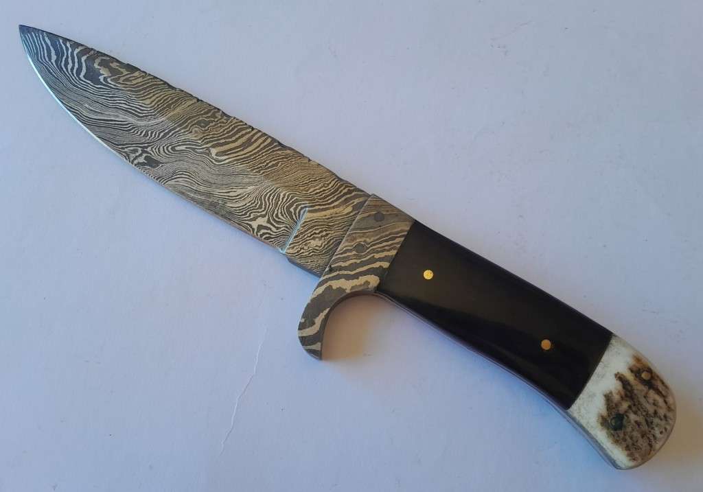 A Superb Damascus Blade Hunting Knife With Leather Sheath And Display Stand.