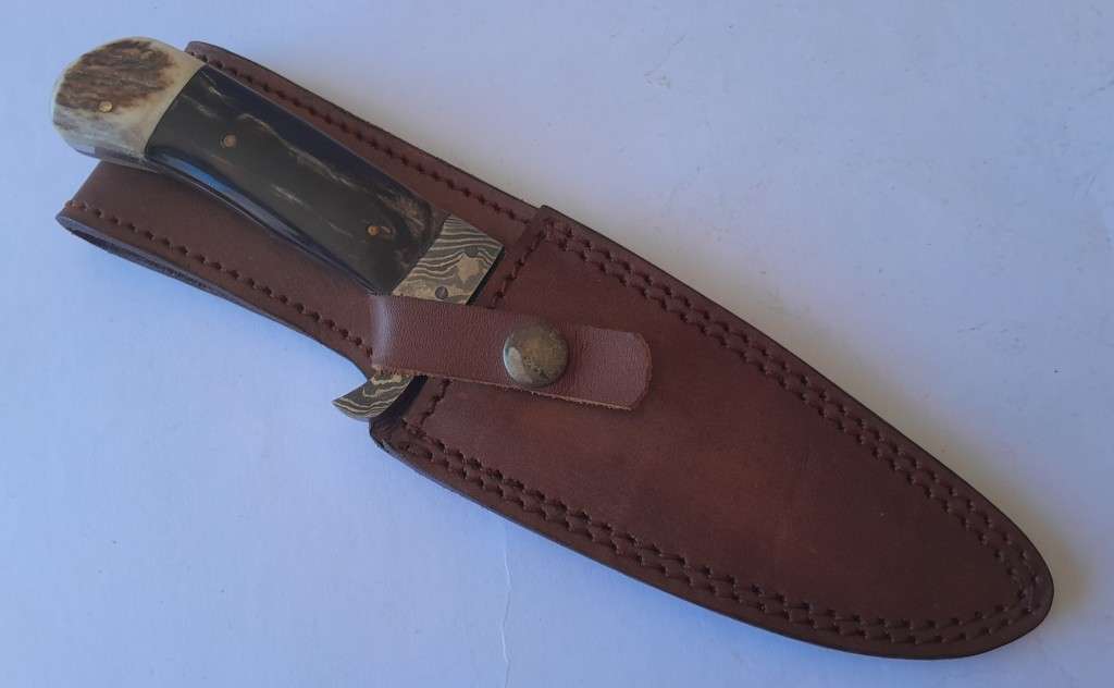A Superb Damascus Blade Hunting Knife With Leather Sheath And Display Stand.