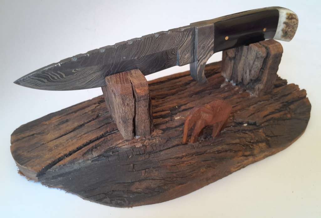 A Superb Damascus Blade Hunting Knife With Leather Sheath And Display Stand.