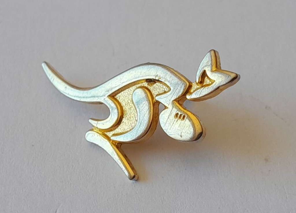 Vintage Australian Rugby Union `Wallaby` Gold Tone Lapel Pin Badge.