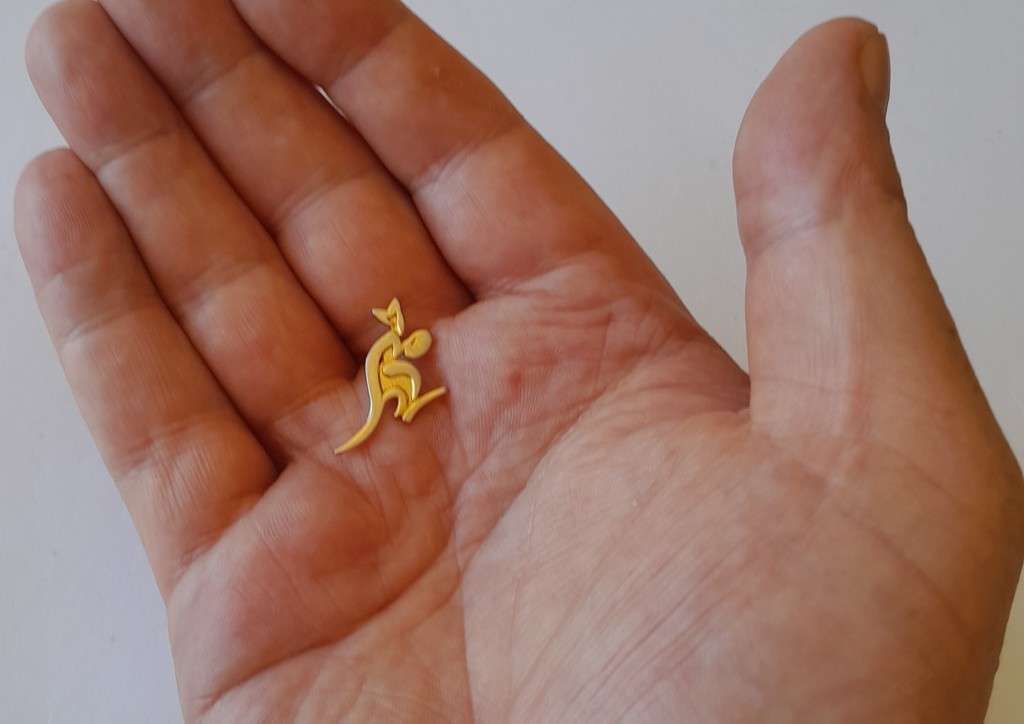 Vintage Australian Rugby Union `Wallaby` Gold Tone Lapel Pin Badge.