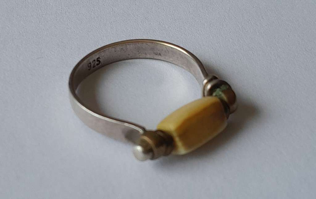 A Vintage Solid Sterling Silver Ring With Unique Swivel Bone Design.