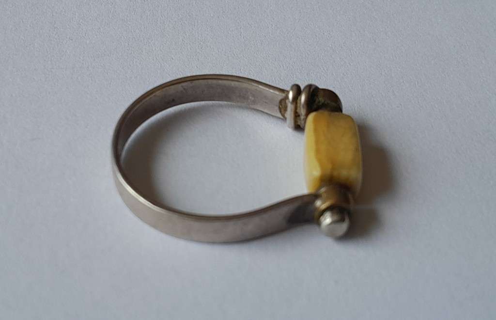 A Vintage Solid Sterling Silver Ring With Unique Swivel Bone Design.