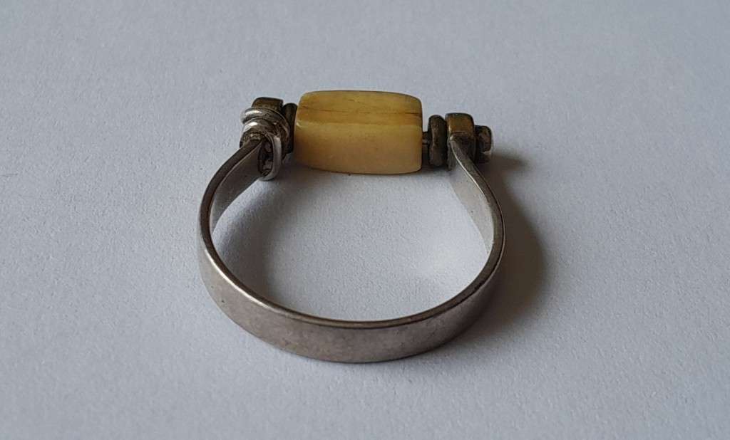 A Vintage Solid Sterling Silver Ring With Unique Swivel Bone Design.