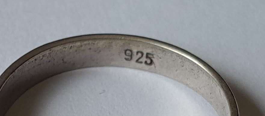 A Vintage Solid Sterling Silver Ring With Unique Swivel Bone Design.