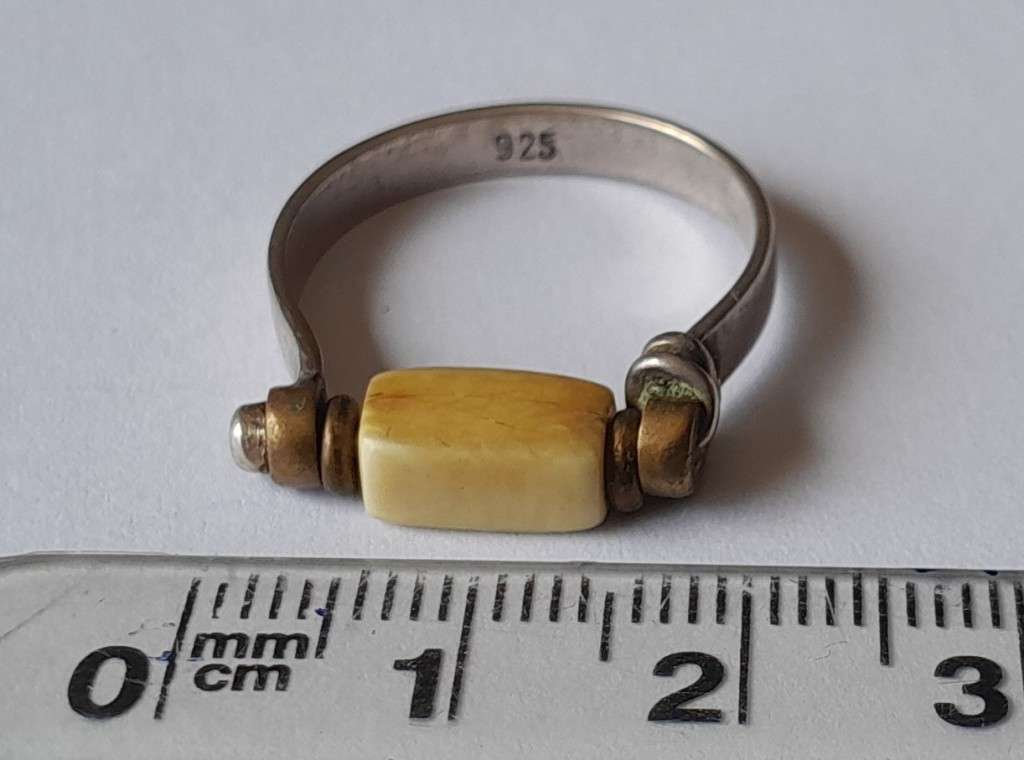 A Vintage Solid Sterling Silver Ring With Unique Swivel Bone Design.