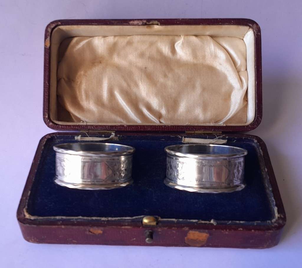 Pair Edwardian Solid Silver Napkin Rings In Original Case. C & Co, Birmingham, 1907.