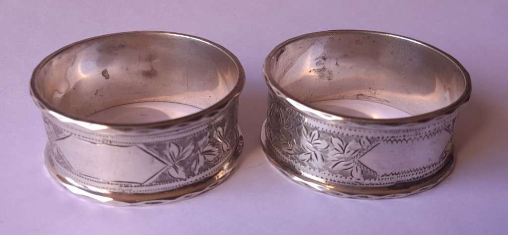 Pair Edwardian Solid Silver Napkin Rings In Original Case. C & Co, Birmingham, 1907.