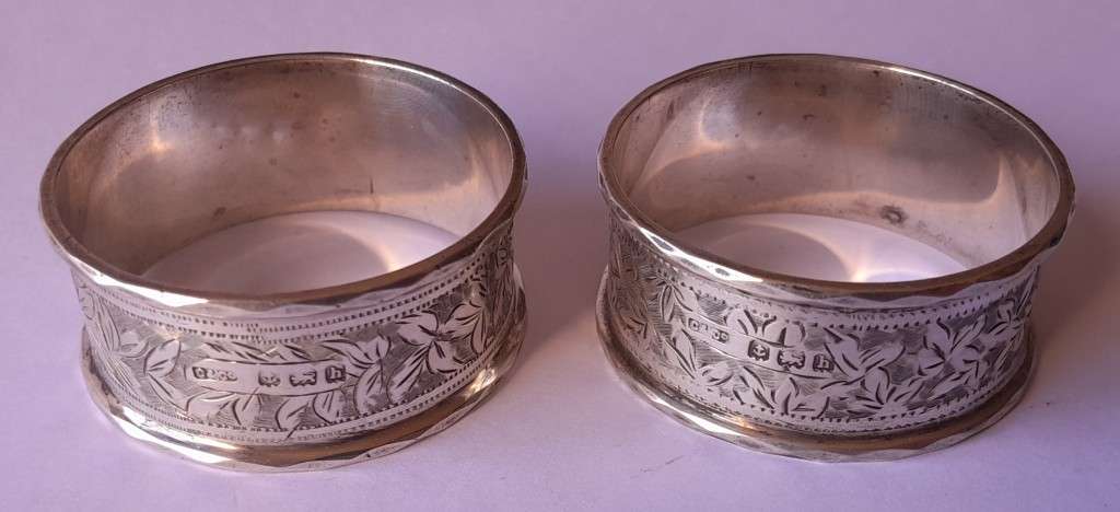Pair Edwardian Solid Silver Napkin Rings In Original Case. C & Co, Birmingham, 1907.