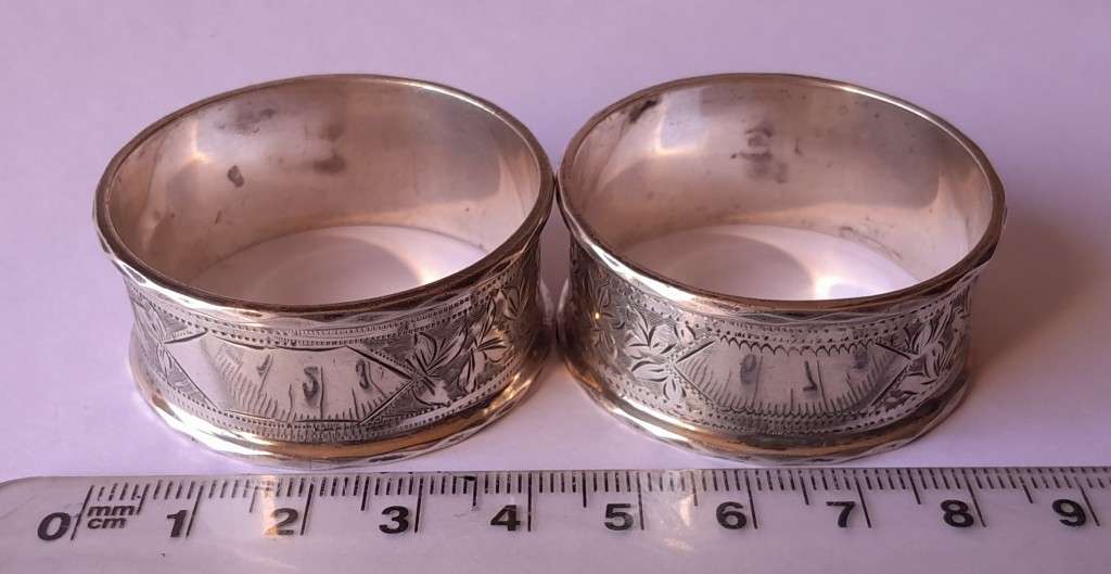 Pair Edwardian Solid Silver Napkin Rings In Original Case. C & Co, Birmingham, 1907.