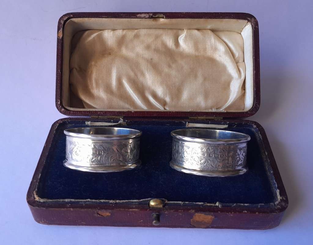Pair Edwardian Solid Silver Napkin Rings In Original Case. C & Co, Birmingham, 1907.