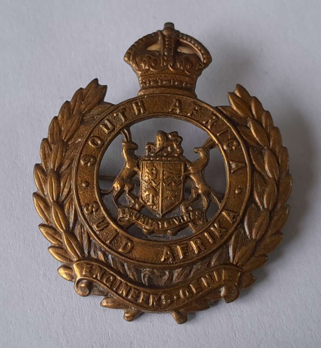 WW2 SA Army Engineer Corps Cap Badge. Clasp Intact.