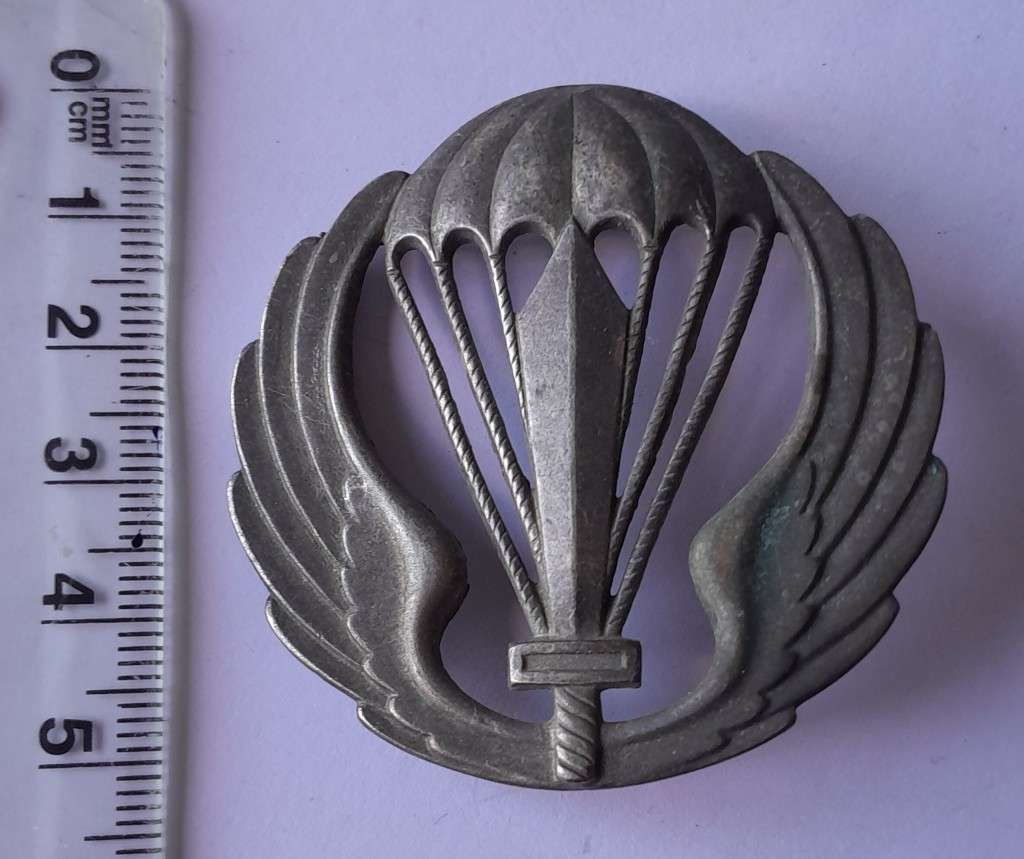 "Reserved". Italian Military Paratrooper Beret Badge. Lugs Intact.