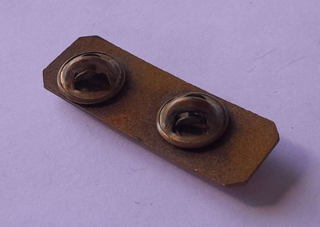 SADF Marksman Qualification Badge /`Skiet Balkie` (Silver). Pins Intact.