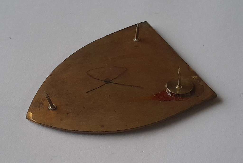 SADF 2 Locating Regiment Artillery Shoulder Flash.  3 Pins Intact (1 Replaced).