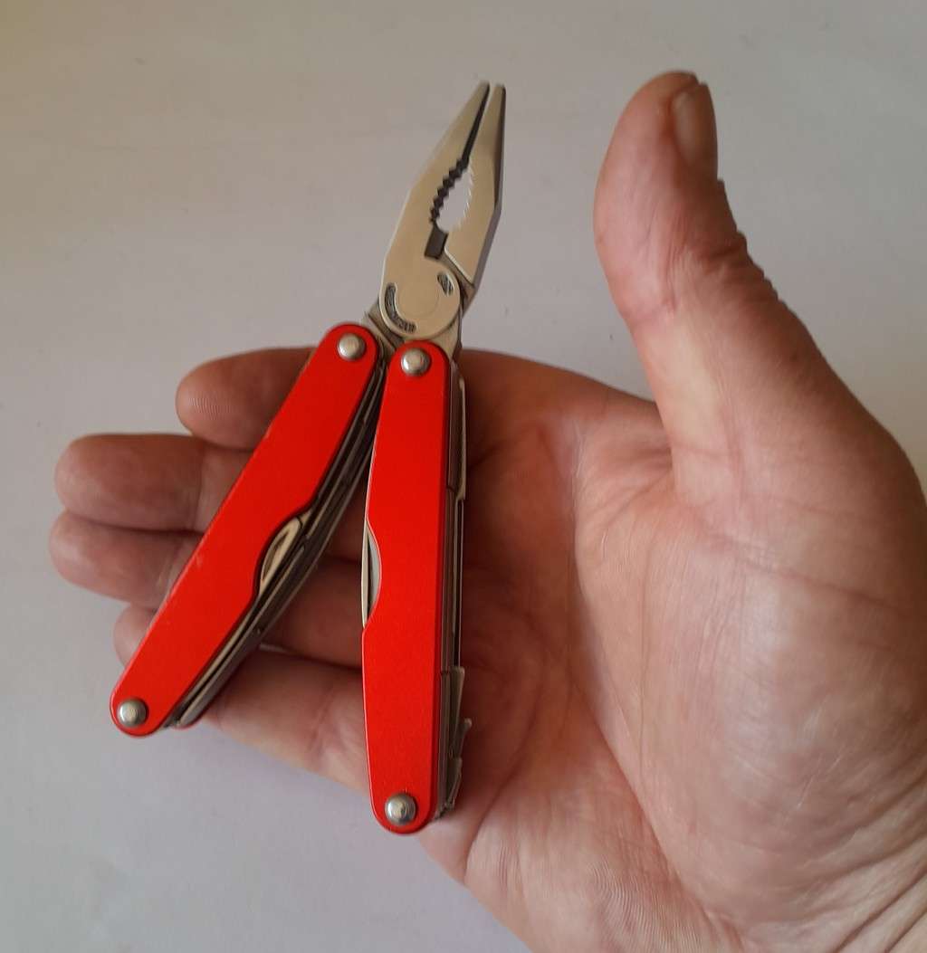 Cape Union Multi-Tool With Pouch.