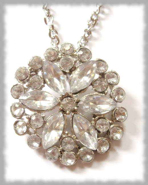 Gorgeous Pendant Necklace Set - Clear