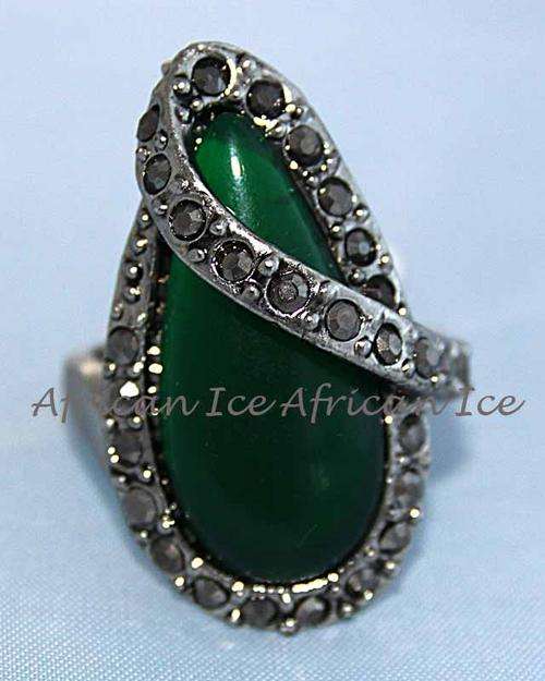 BEAUTIFUL GREEN TIBETAN SILVER CZ DIAMANTE ZIRCON WITH JADE RING