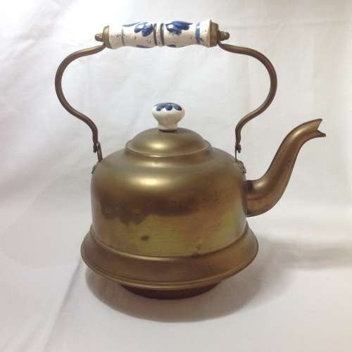 Brass kettle with ceramic handle