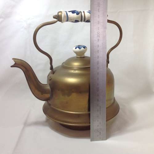 Brass kettle with ceramic handle