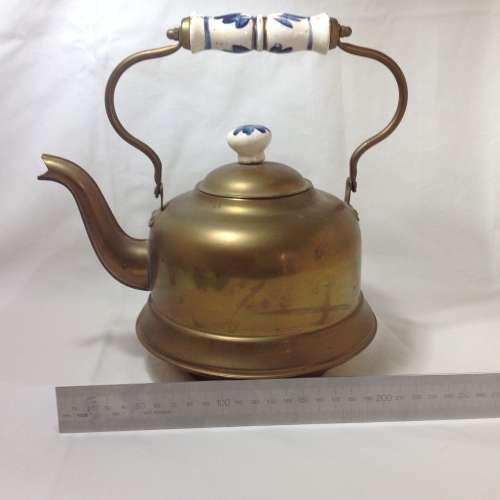 Brass kettle with ceramic handle