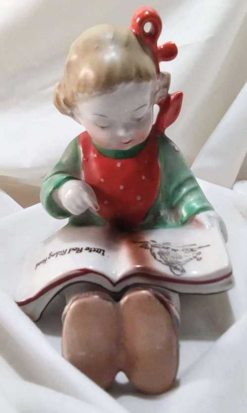 Two beautiful Hummel style little girls reading - Bookends