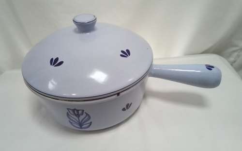 Vintage cast iron and enamel pot - Made in Holland - display item