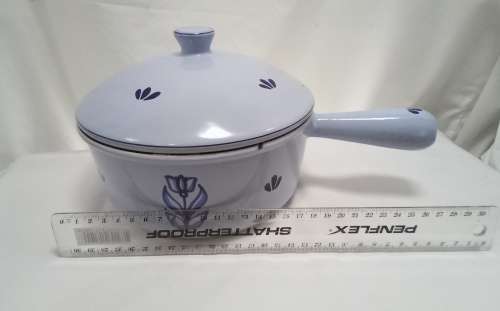 Vintage cast iron and enamel pot - Made in Holland - display item