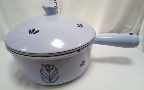Vintage cast iron and enamel pot - Made in Holland - display item