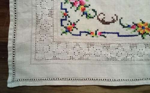 Beautiful Vintage tray cloth