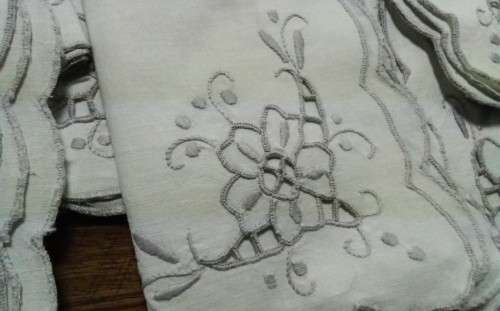 8 Beautiful Vintage serviettes