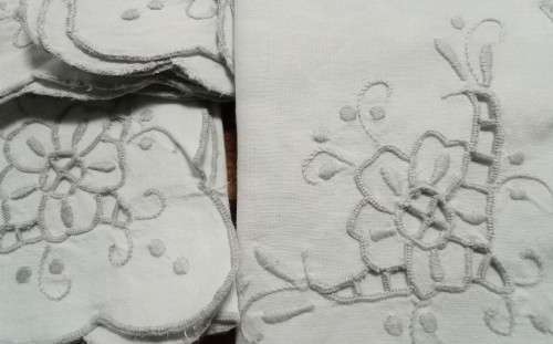 8 Beautiful Vintage serviettes