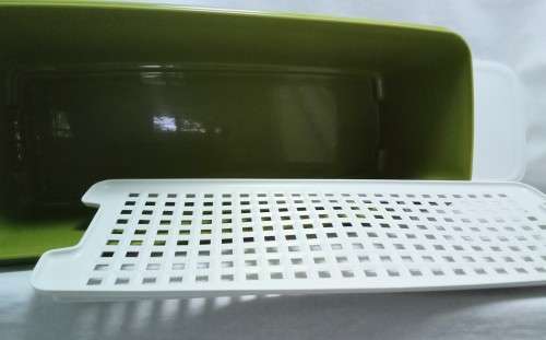 Vintage Tupperware 784 salad/bread holder