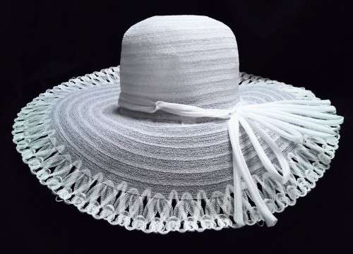 Beautiful vintage White hat