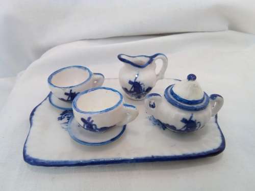 Miniature tea set - Delft style