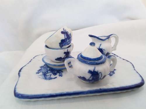 Miniature tea set - Delft style