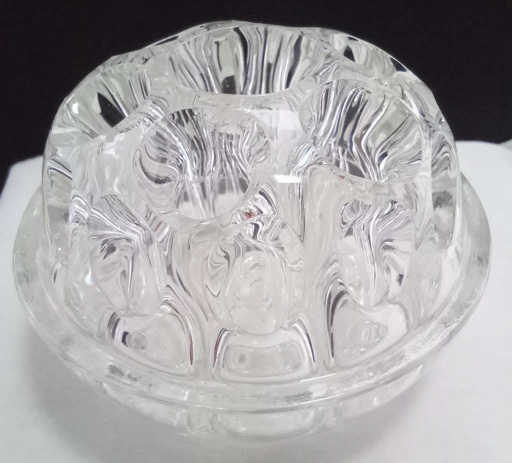 Breathtaking flower frog