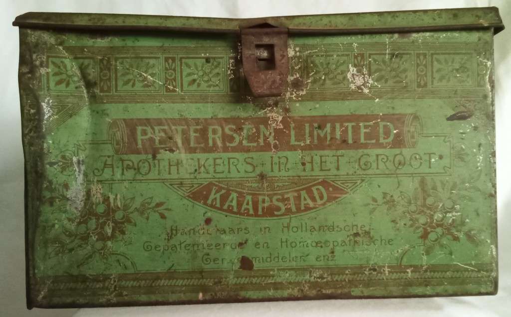 Antique Petersen `Echte Huis Apotheek` Tin