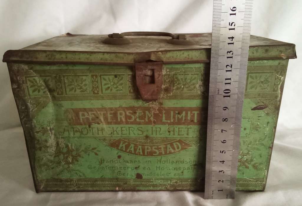 Antique Petersen `Echte Huis Apotheek` Tin