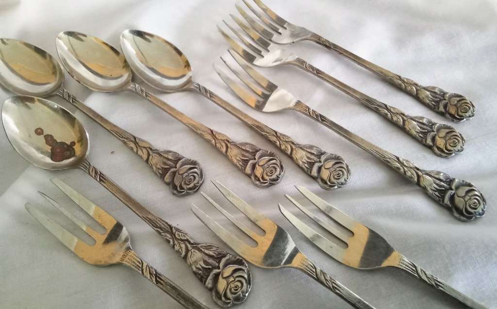 Vintage cake forks (6) and teaspoons (4)