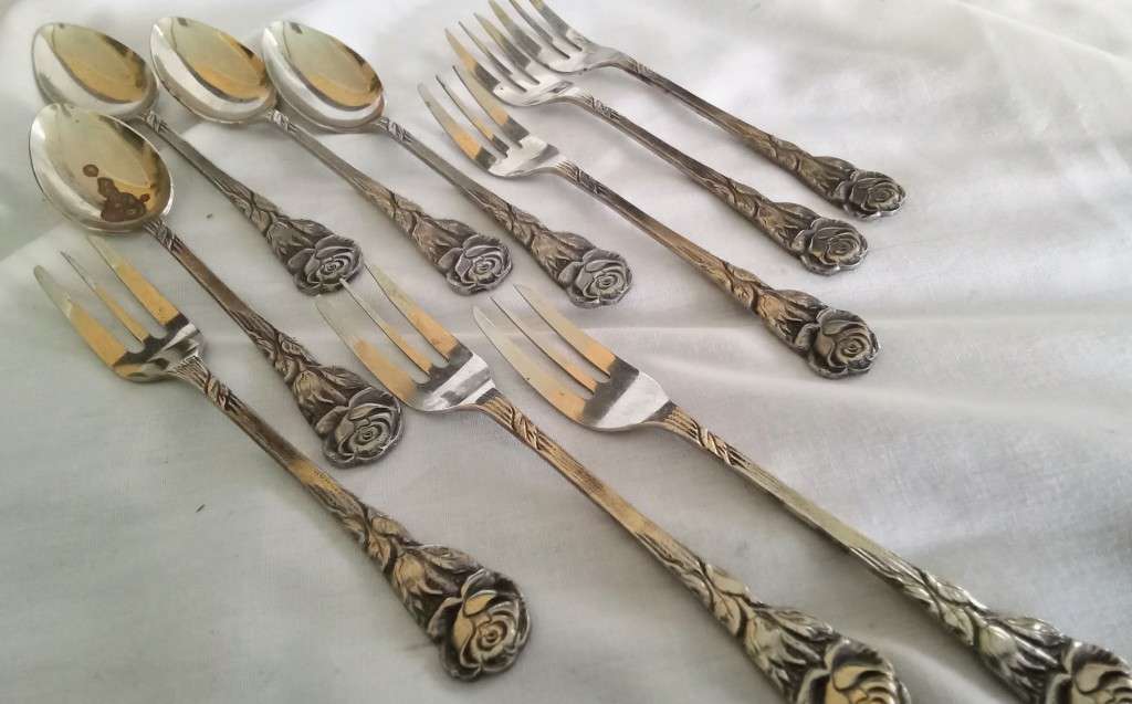 Vintage cake forks (6) and teaspoons (4)