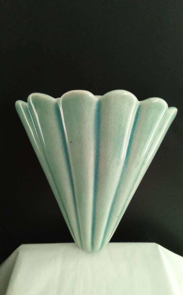 Exquisite vintage turquoise Drostdy wall vase
