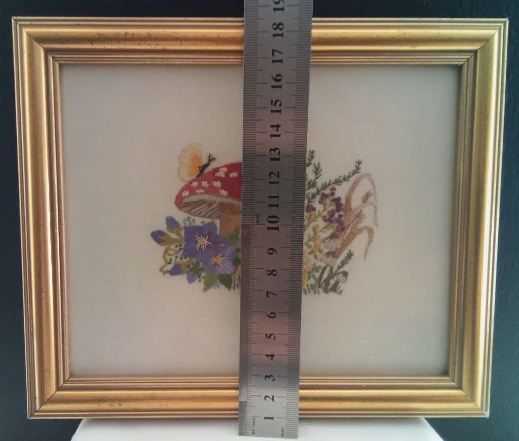 Beautiful little Vintage framed embroidery