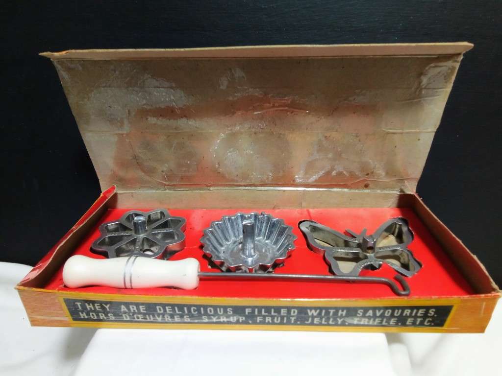 Vintage Nutbrown Waffle Moulds England - with original box and leaflet