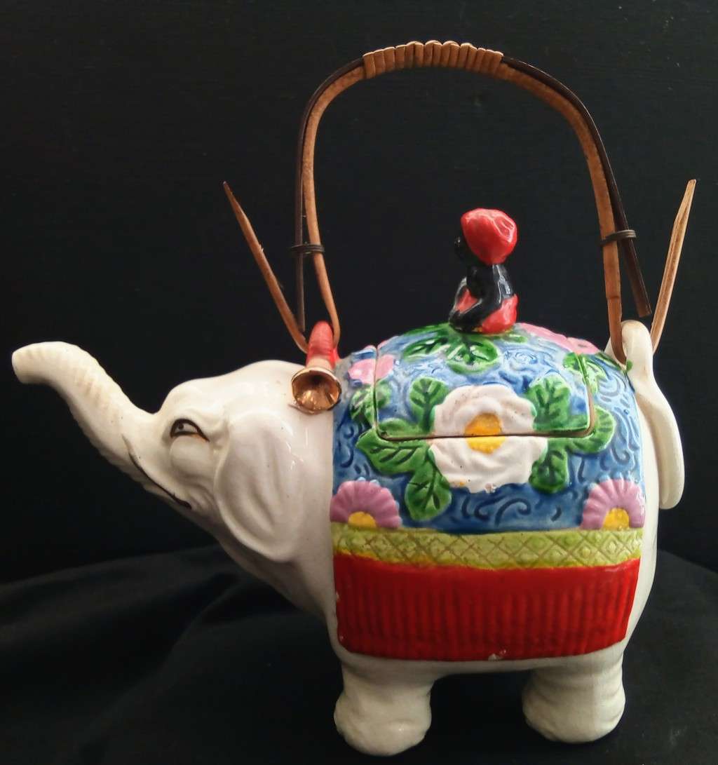 Japanese Banko Ware `Elephant` teapot, c.1920-30 - With rattan handle