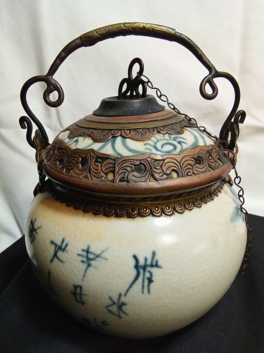Vintage (possibly antique) oriental crackle glaze opium pot 2