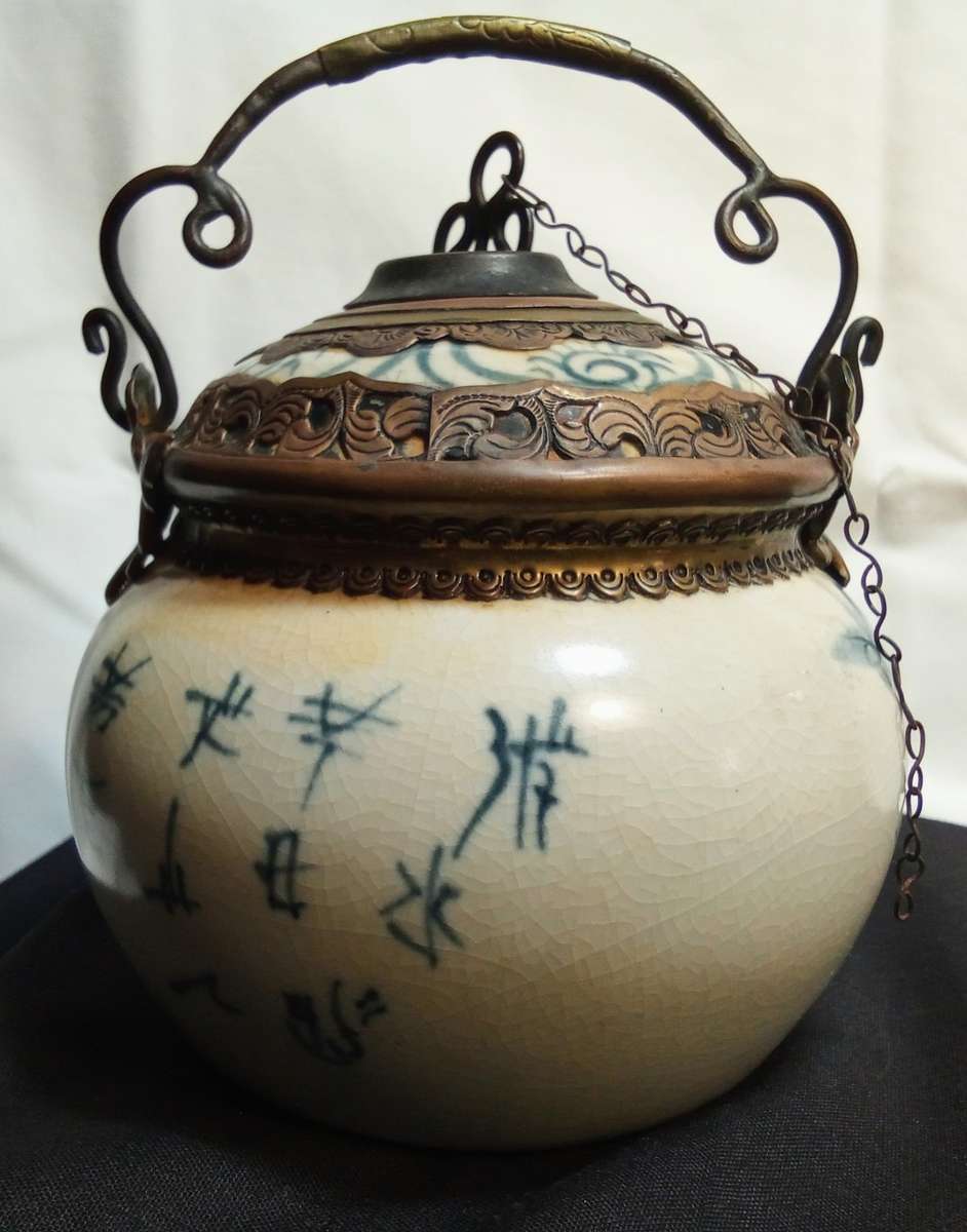 Vintage (possibly antique) oriental crackle glaze opium pot 2