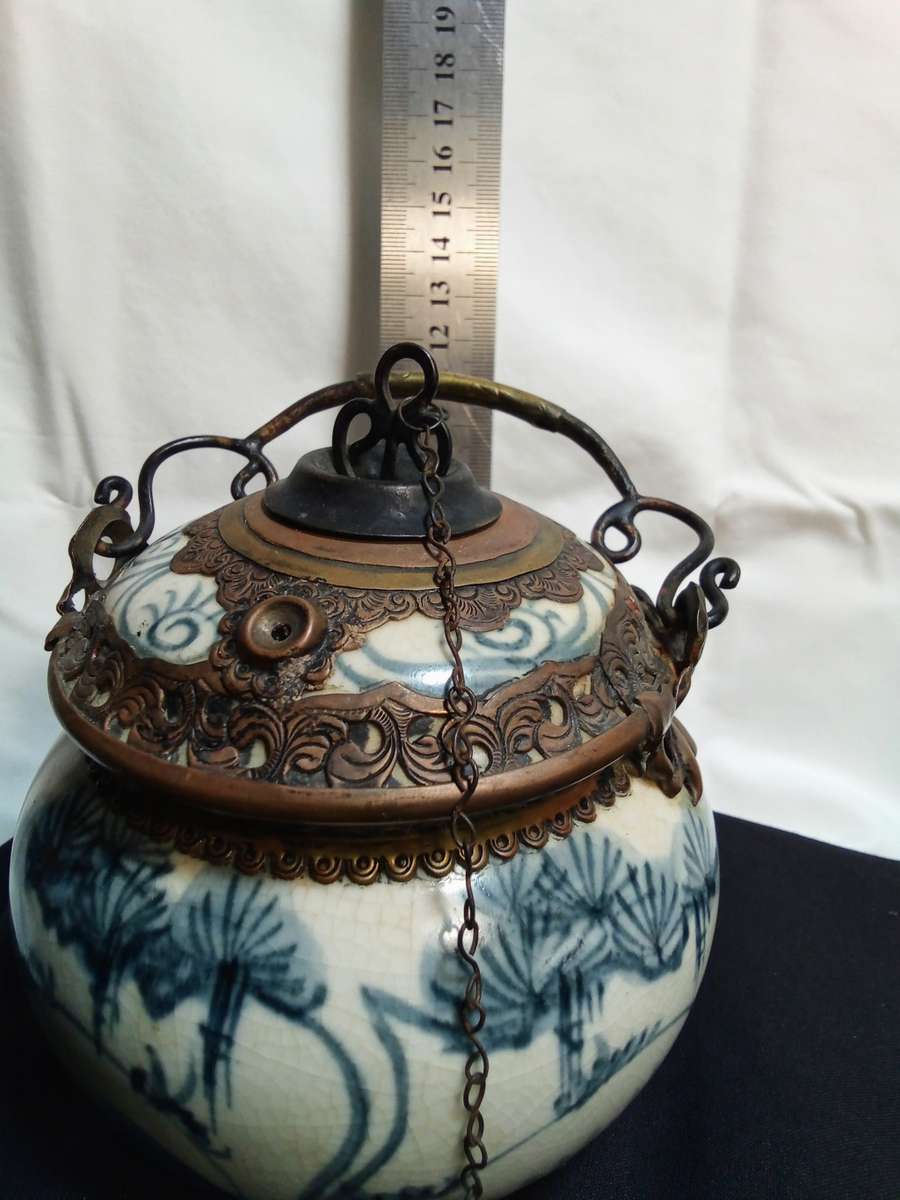 Vintage (possibly antique) oriental crackle glaze opium pot 2