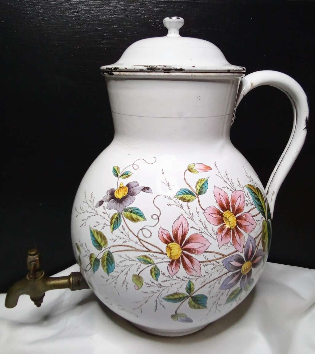 Beautiful vintage enamel "konfoor" kettle - display item